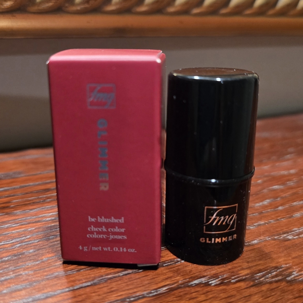 Avon fmg Glimmer Be Blushed - Crushed Berry *NEW*